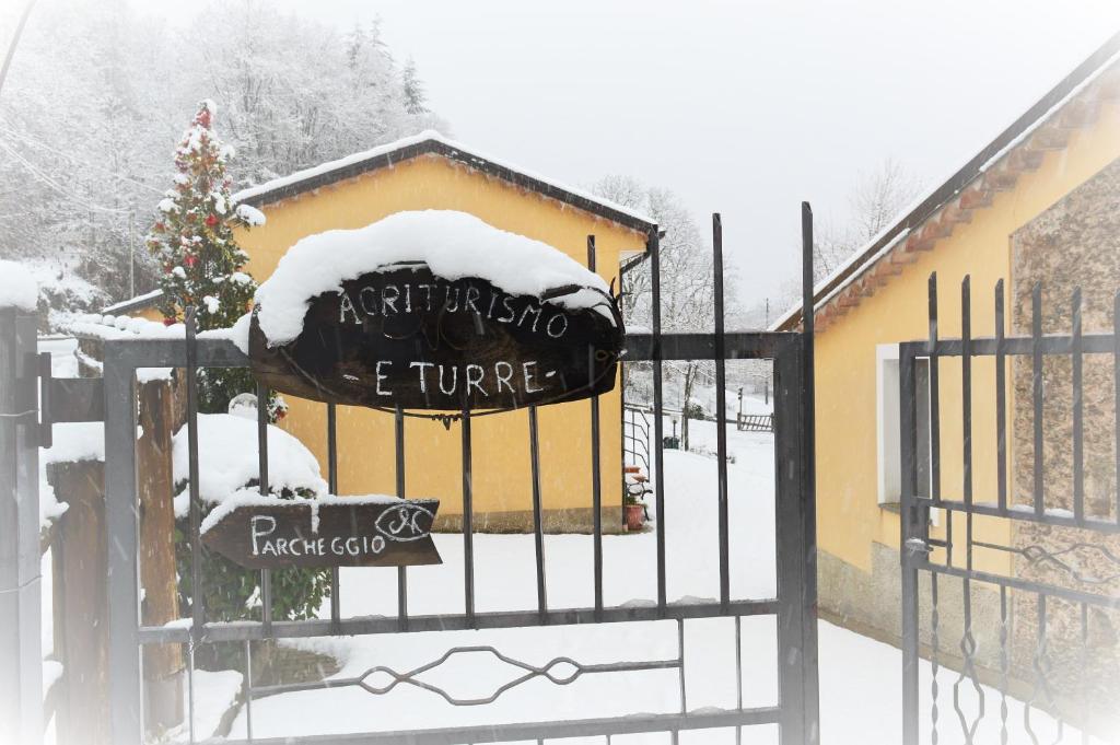 Obiekt Agriturismo E Turre zimą