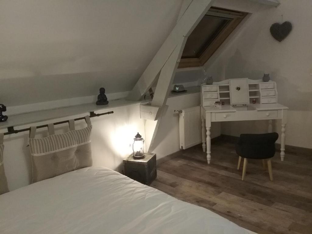 Postel nebo postele na pokoji v ubytování Chambre d'hôtes "COQUELICOT"