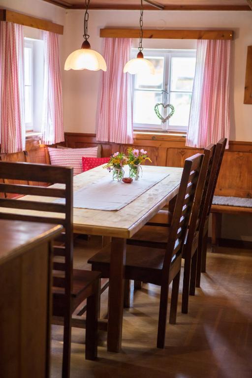 Posedenie v ubytovaní Achentaler Bauernhäusl