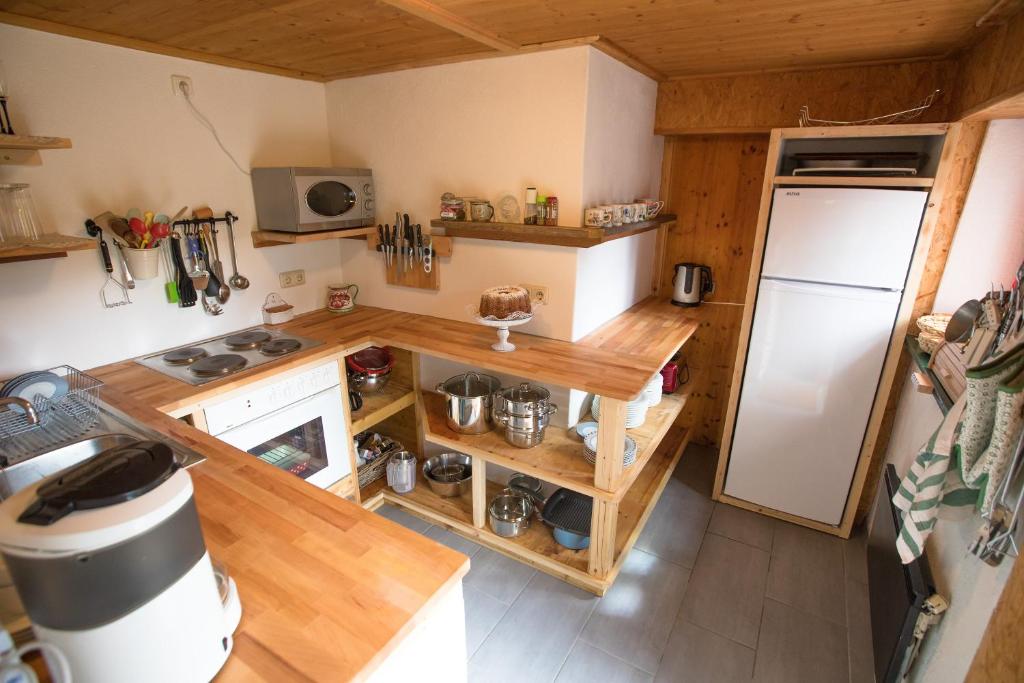 Kuchyňa alebo kuchynka v ubytovaní Achentaler Bauernhäusl
