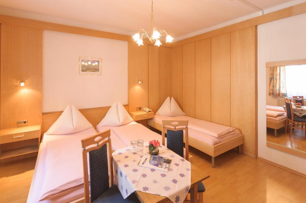Postel nebo postele na pokoji v ubytování Hotel Tautermann
