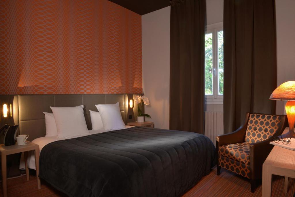 Postel nebo postele na pokoji v ubytování Logis Hotel - Restaurant Le Relais de Comodoliac