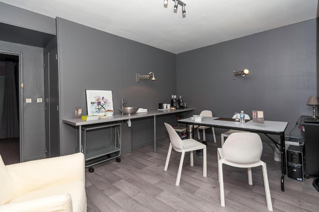Fotografie z fotogalerie ubytování Logis Hotel - Restaurant Le Relais de Comodoliac v destinaci Saint-Junien