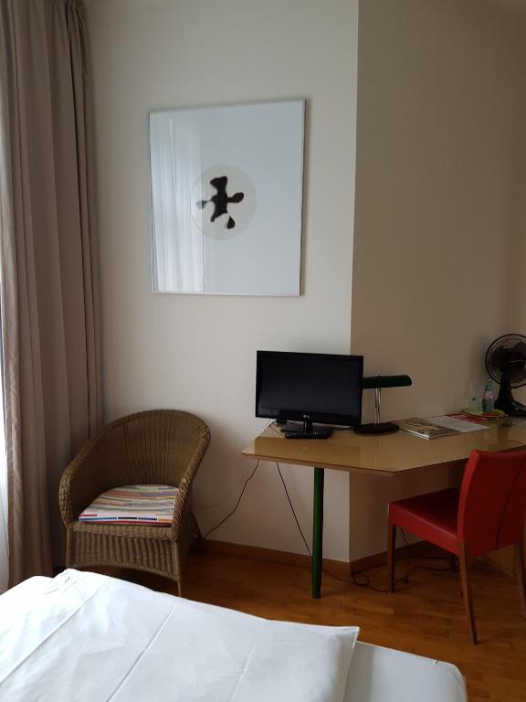 TV a/nebo společenská místnost v ubytování Art-Hotel Robert Mayer