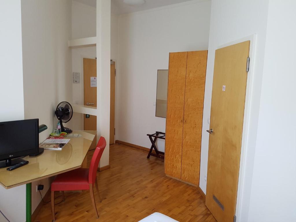 TV a/nebo společenská místnost v ubytování Art-Hotel Robert Mayer