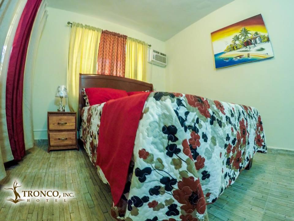 Postel nebo postele na pokoji v ubytování Hotel El Tronco Inc