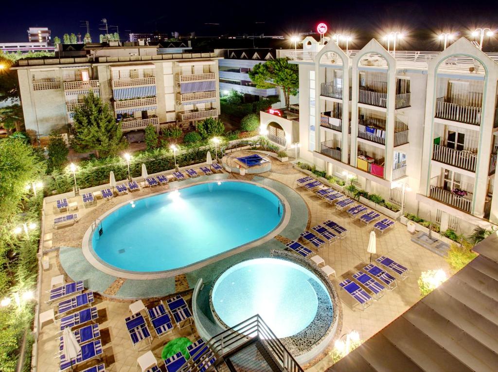 Πισίνα στο ή κοντά στο Hotel Palace