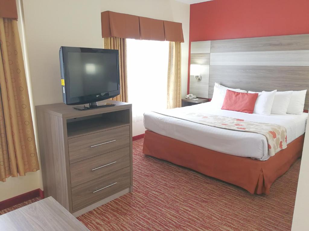 Postel nebo postele na pokoji v ubytování Hawthorn Suites Irving DFW South