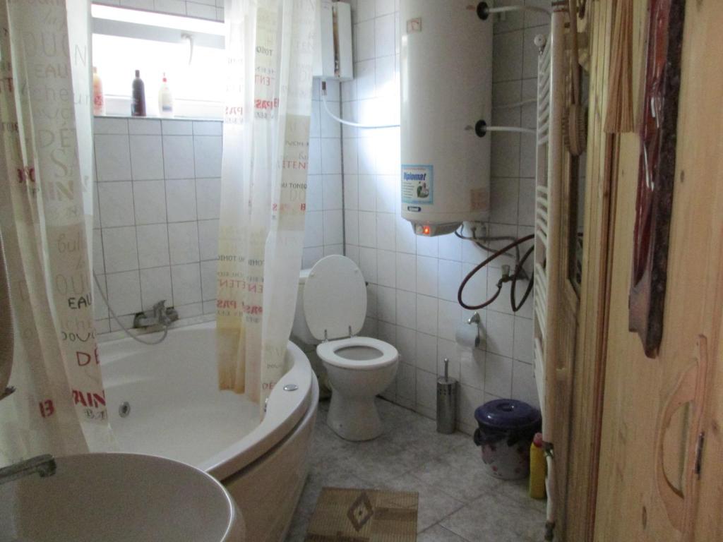 Koupelna v ubytování Ivanovo , rooms for rent for 24 hours, separate kitchen, sauna, hydromassage bath, indoor parking, tavern no pets