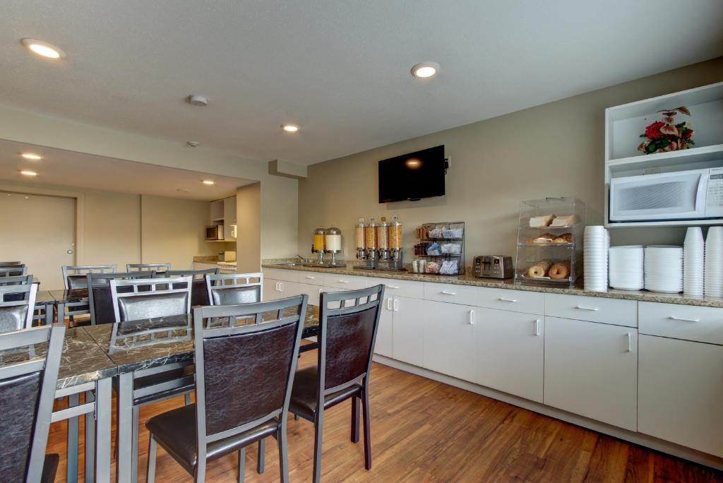 Knights Inn Kamloops - Resim 26