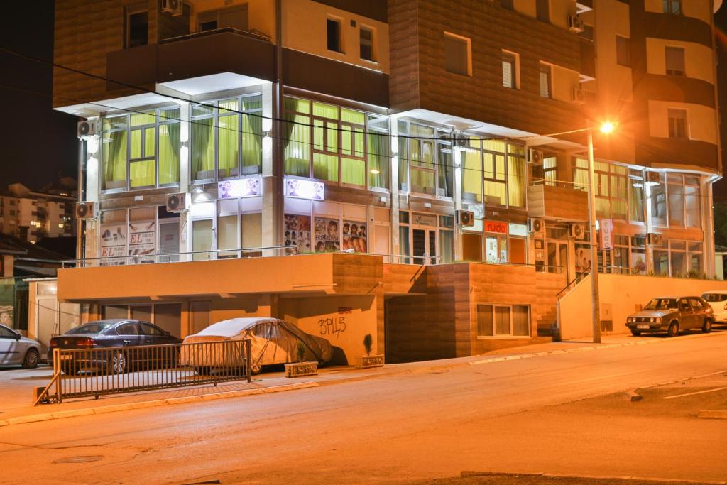 un edificio con coches estacionados frente a él en Harmony Bed and Breakfast, en Vranje