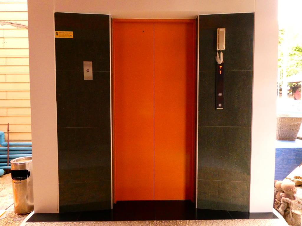 MANGO Lagoon Place - Resim 35