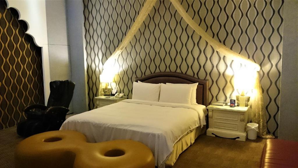 Postel nebo postele na pokoji v ubytování Her Home Spa Motel Xinying