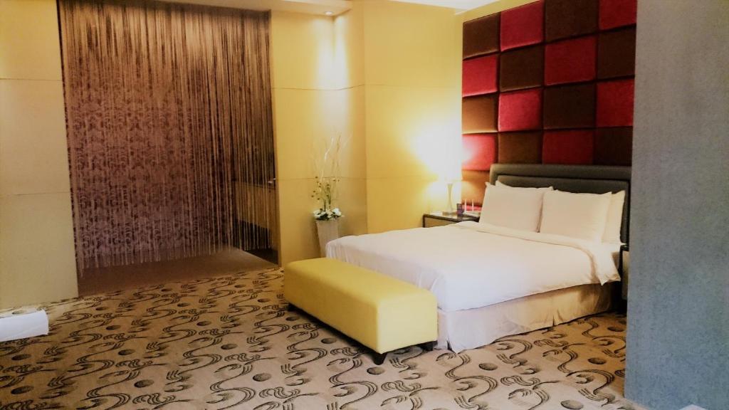 Postel nebo postele na pokoji v ubytování Her Home Spa Motel Xinying