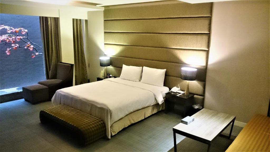 Postel nebo postele na pokoji v ubytování Her Home Spa Motel Xinying