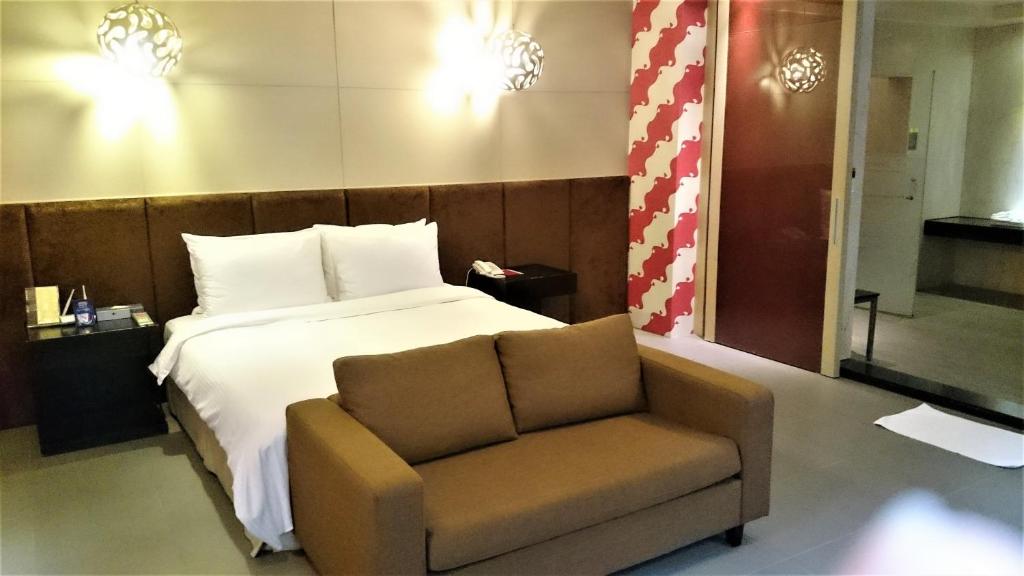 Postel nebo postele na pokoji v ubytování Her Home Spa Motel Xinying