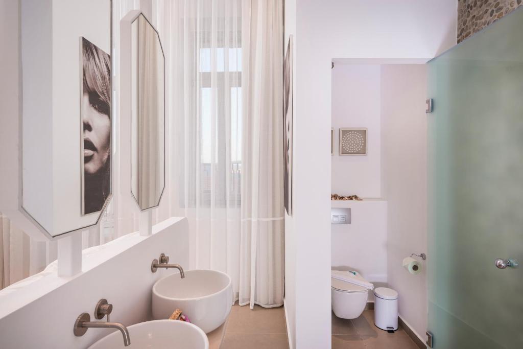 A bathroom at Madonna del Mare
