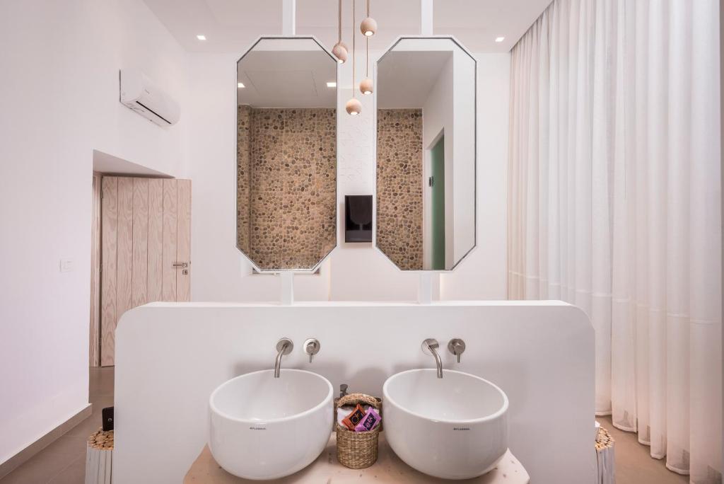 A bathroom at Madonna del Mare
