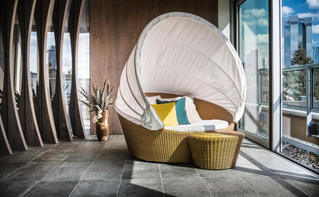 SAKS Urban Design Hotel Frankfurt - Resim 21