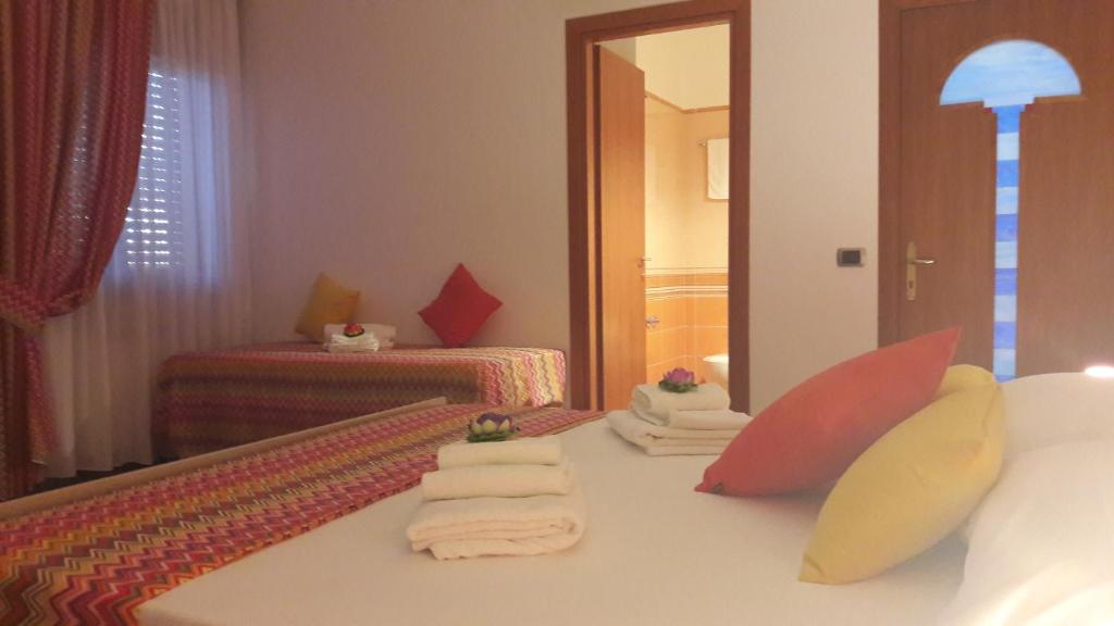 Łóżko lub łóżka w pokoju w obiekcie B&B Cornelia