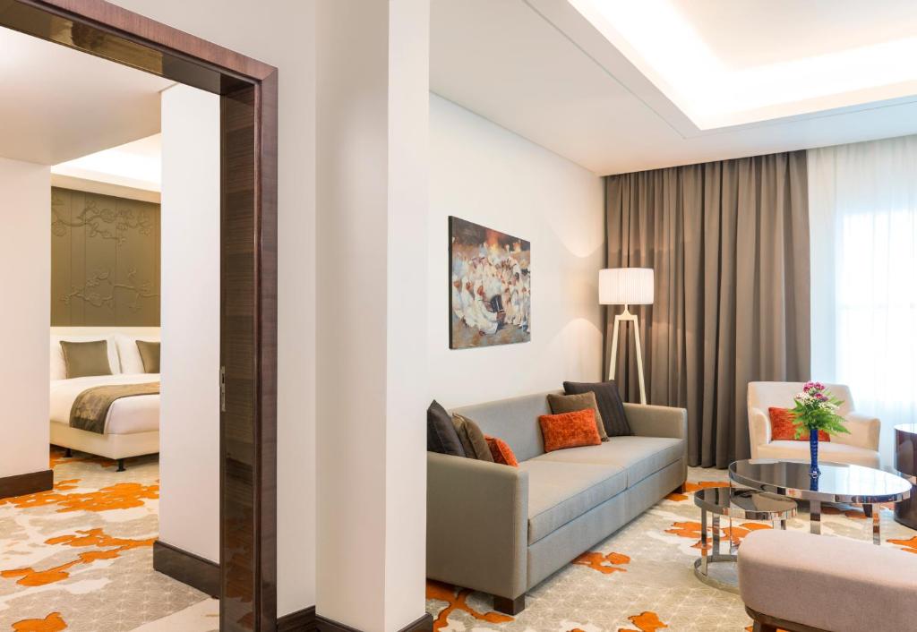 
Suite with Lounge Access
