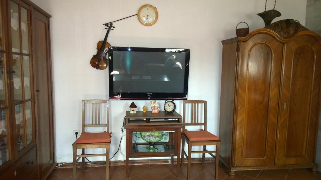 TV a/nebo společenská místnost v ubytování Chalupa u studny