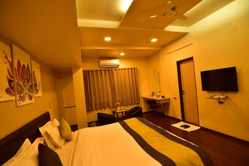 TV a/nebo společenská místnost v ubytování MY Bizz Hotel Sapna