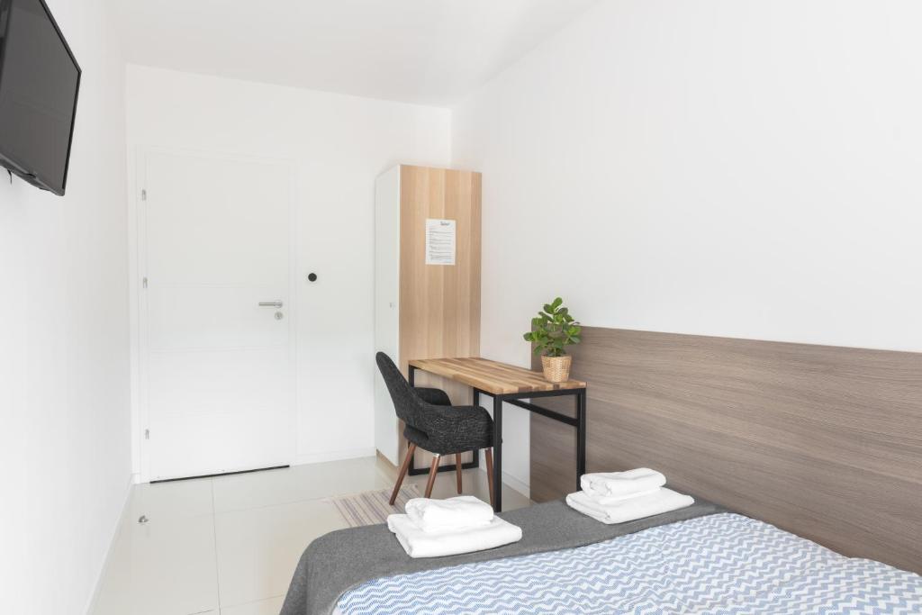 Postel nebo postele na pokoji v ubytování Sport Rooms II Chodakowska Warszawa