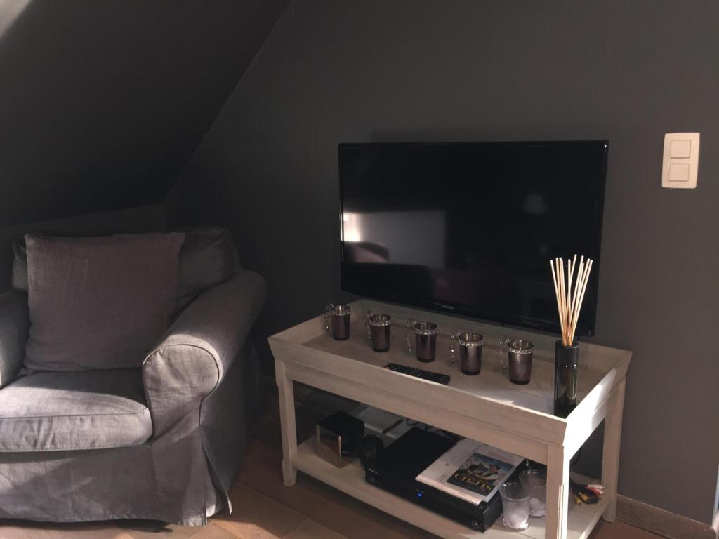 TV a/nebo společenská místnost v ubytování B&B Des Heures Claires