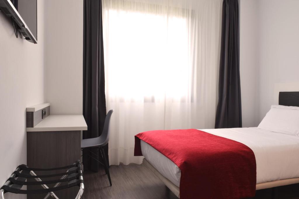 Postel nebo postele na pokoji v ubytování Hotel New Bilbao Airport