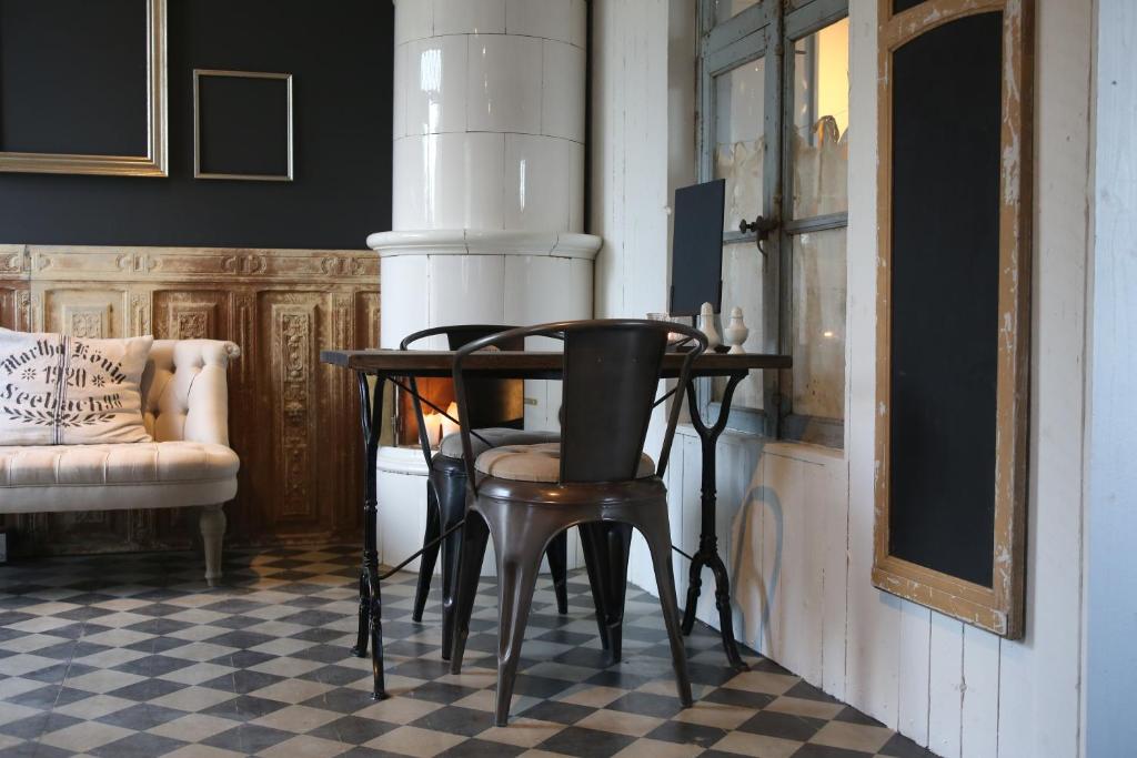 a dining room with a table and a chair at Dragondrum Bed & Kitchen in Ullerslev