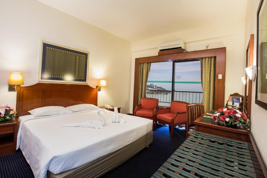 Rainbow Paradise Beach Resort - Deluxe 1 Bedroom King