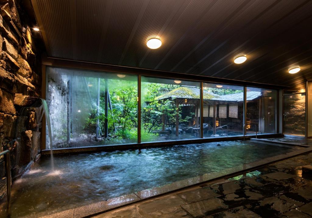 Bazén v ubytování Kinosaki Onsen Nishimuraya Hotel Shogetsutei nebo v jeho okolí