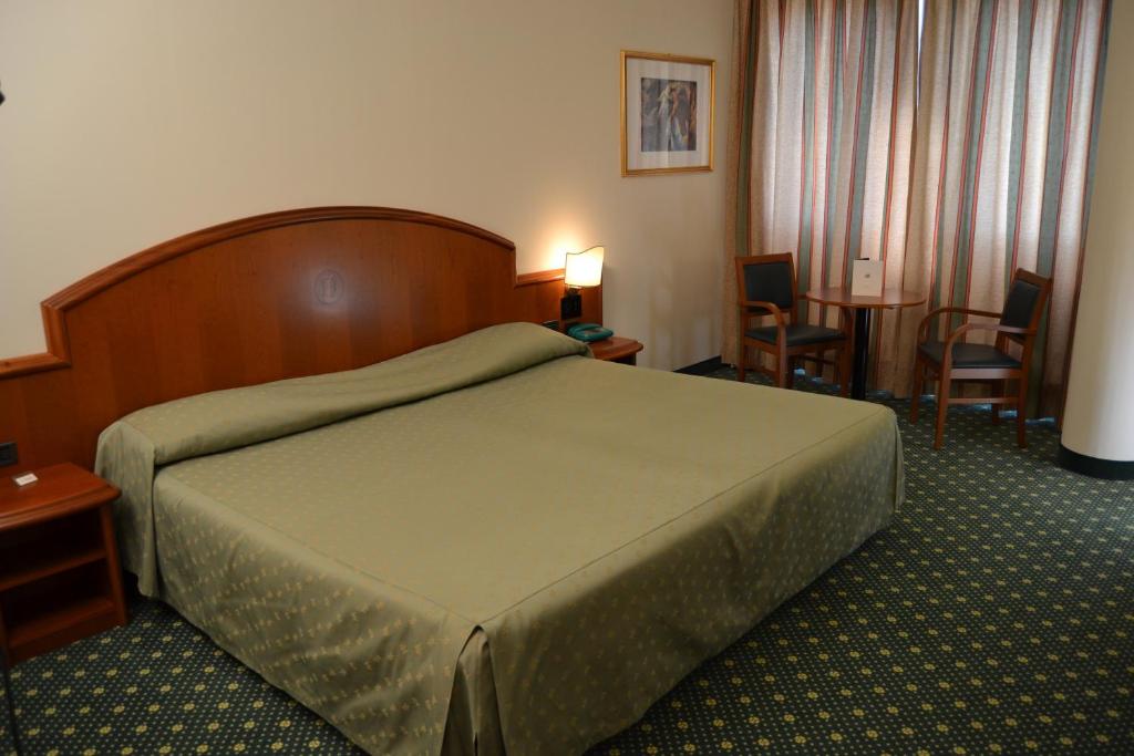 Postel nebo postele na pokoji v ubytování Hotel Due Leoni
