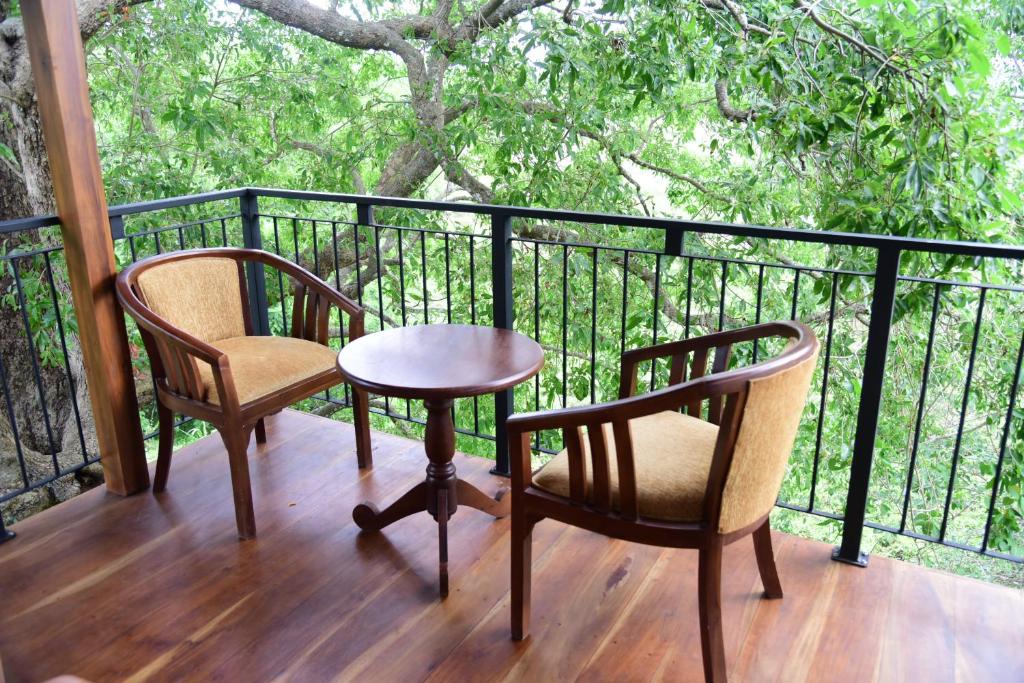 Balkón nebo terasa v ubytování Wilpattu Tree House