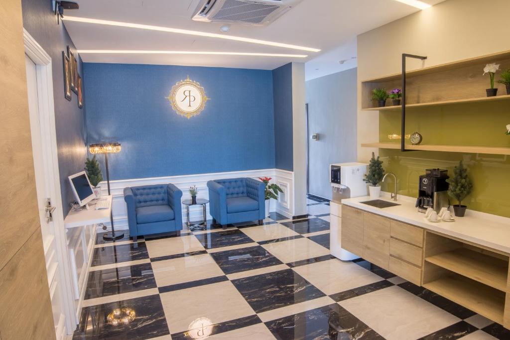 Posezení v ubytování Redpine Boutique Hotel