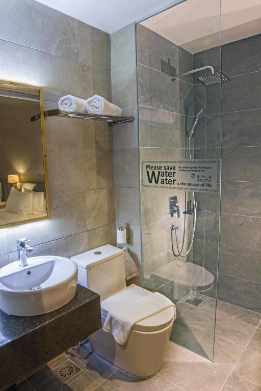 Koupelna v ubytování Redpine Boutique Hotel