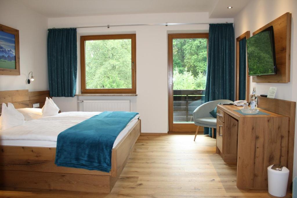 Postel nebo postele na pokoji v ubytování Hotel Gasthof Adler