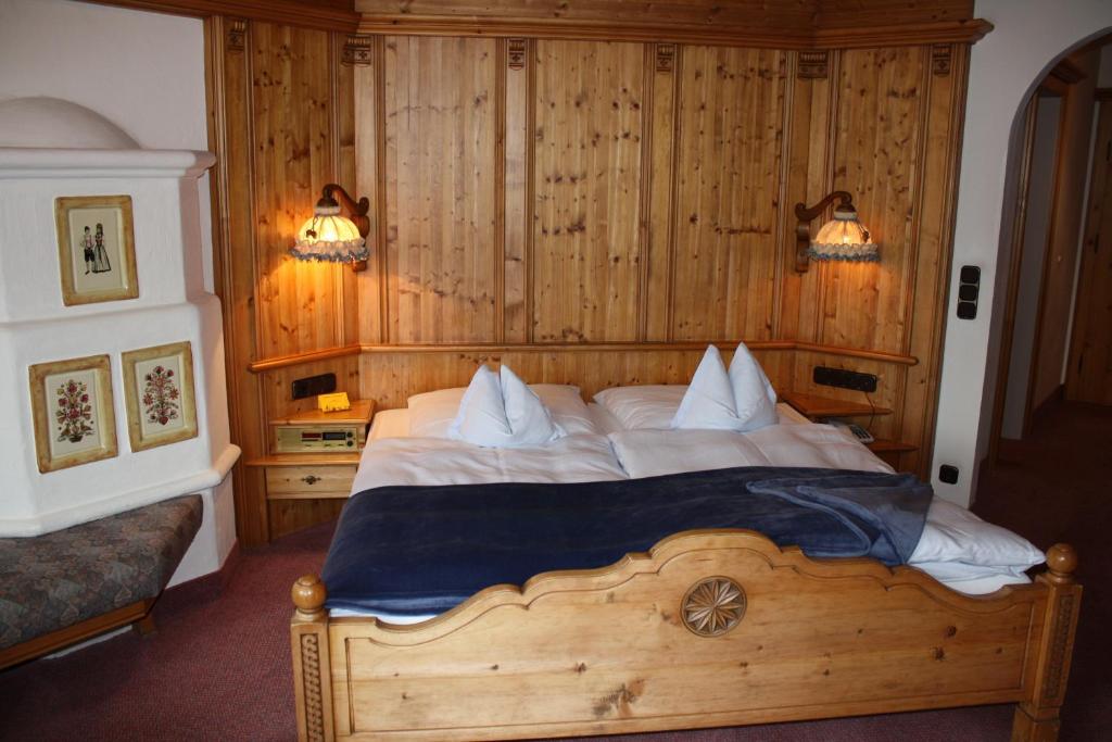 Postel nebo postele na pokoji v ubytování Hotel Gasthof Adler