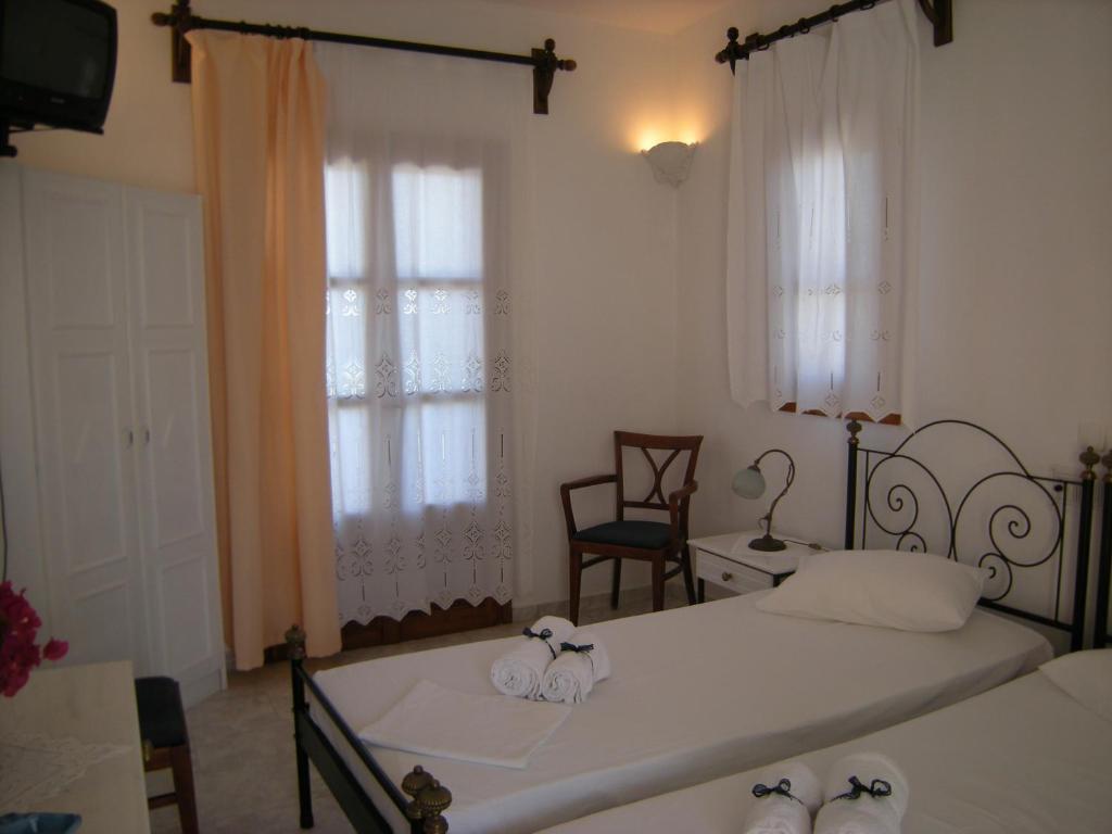 Postel nebo postele na pokoji v ubytování Roussos Beach Hotel