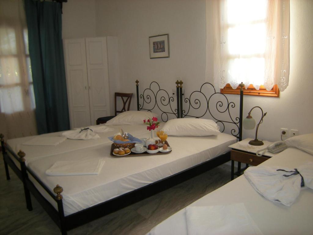 Postel nebo postele na pokoji v ubytování Roussos Beach Hotel