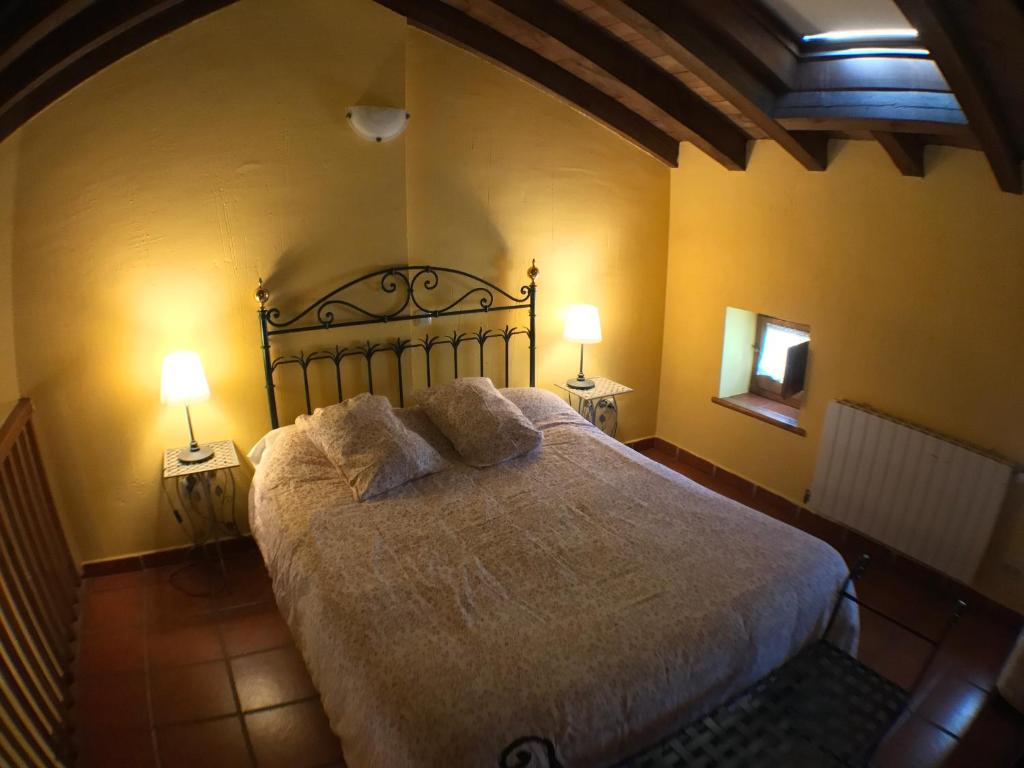 Cama o camas de una habitación en El Bulin de Horcajuelo