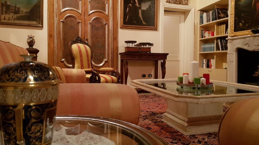 Gran Suite Piazza Maggiore - T&T communications - Double Room With Private Bathroom