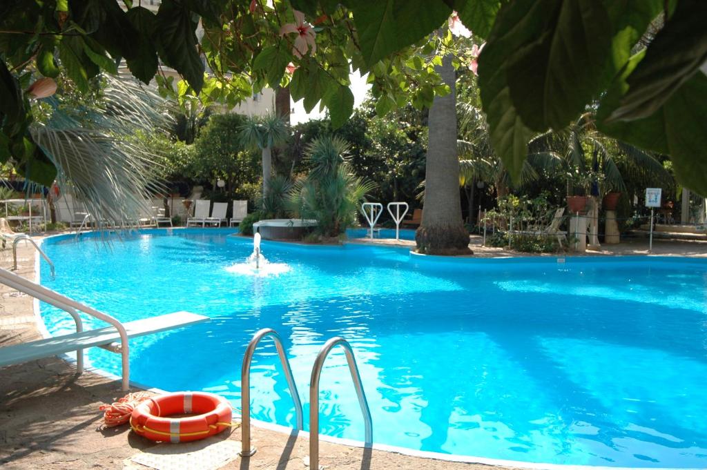 La alberca dentro o cerca de Reginna Palace Hotel