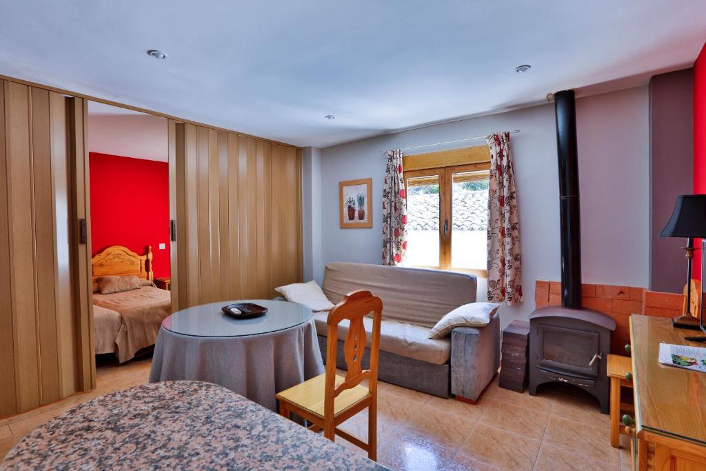 Łóżko lub łóżka w pokoju w obiekcie Apartamentos Castillo Cazorla
