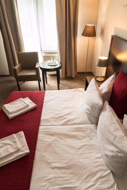 Postel nebo postele na pokoji v ubytování Comm Hotel Poznań Airport