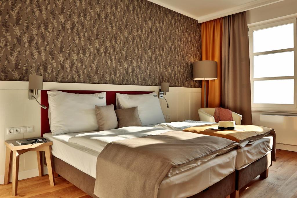 Postel nebo postele na pokoji v ubytování Hubertus Hof Landhotel