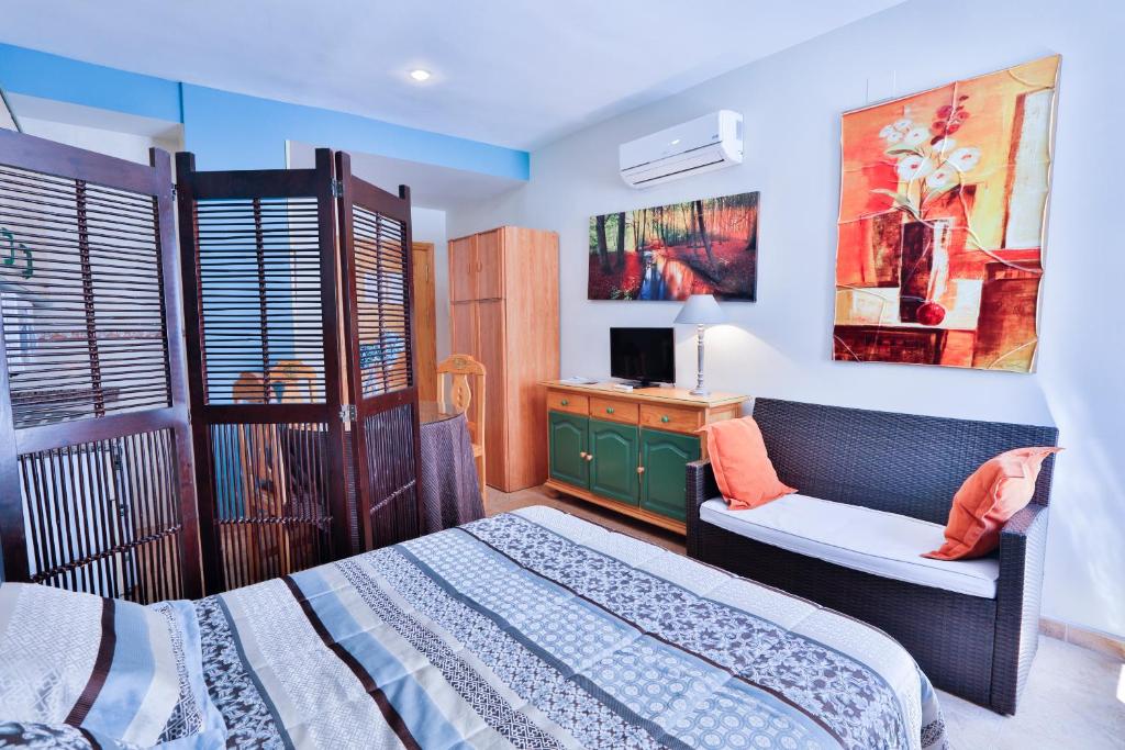 Łóżko lub łóżka w pokoju w obiekcie Apartamentos Castillo Cazorla