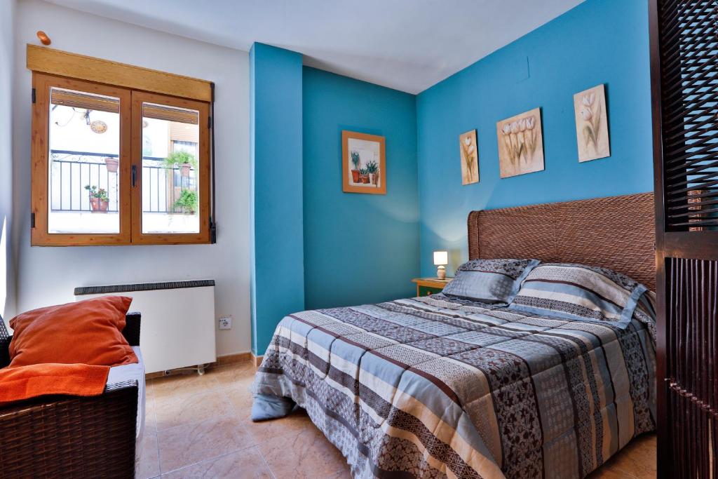 Łóżko lub łóżka w pokoju w obiekcie Apartamentos Castillo Cazorla