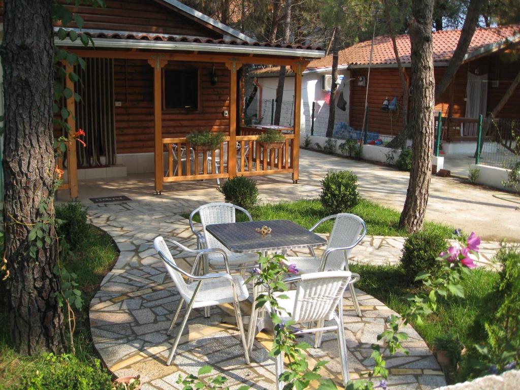 Un patio sau altă zonă în aer liber la Shtepia E Pishes